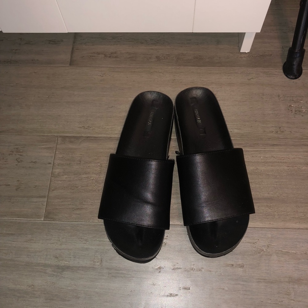 Black Forever 21 Slides